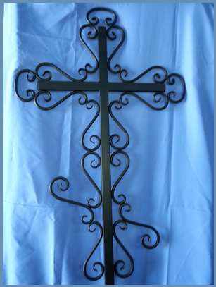Крест металлический с коваными элементами